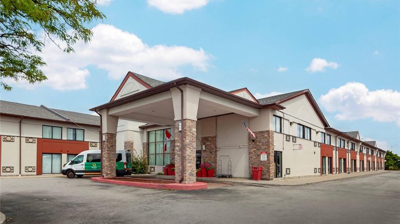 <b>Quality Inn & Suites Mississauga Exterior</b>. Images powered by <a href="https://iceportal.shijigroup.com/" title="IcePortal" target="_blank">IcePortal</a>.