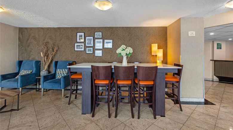 <b>Quality Inn & Suites Mississauga Lobby</b>. Images powered by <a href="https://iceportal.shijigroup.com/" title="IcePortal" target="_blank">IcePortal</a>.