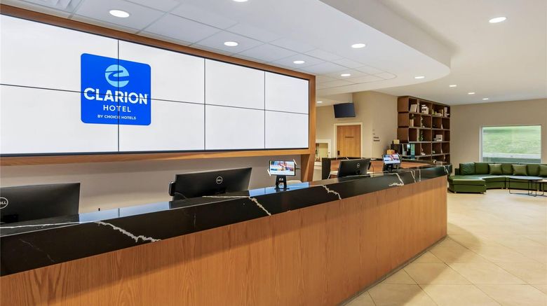 <b>Clarion Inn Lakeside and Conference Ctr Lobby</b>. Images powered by <a href="https://iceportal.shijigroup.com/" title="IcePortal" target="_blank">IcePortal</a>.