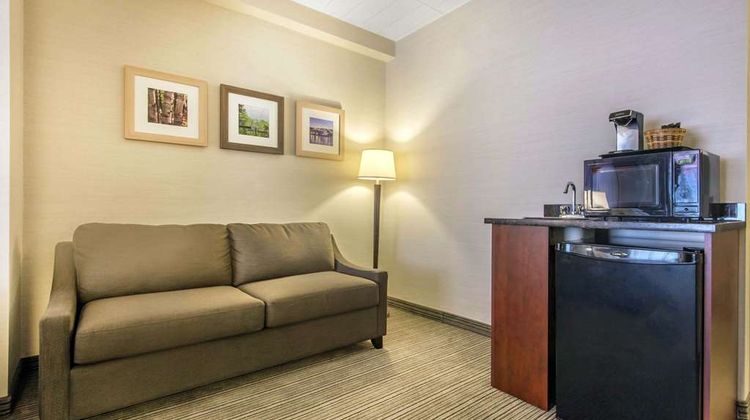 Comfort Inn & Suite Collingwood Room