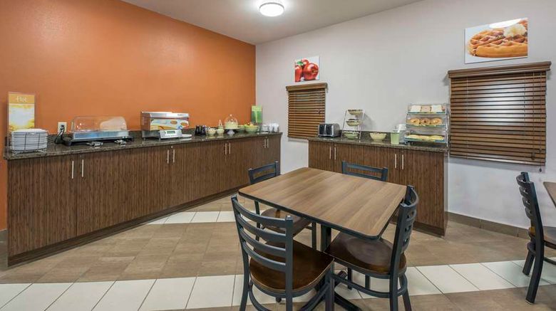 <b>Quality Inn Airport, Dieppe Restaurant</b>. Images powered by <a href="https://iceportal.shijigroup.com/" title="IcePortal" target="_blank">IcePortal</a>.