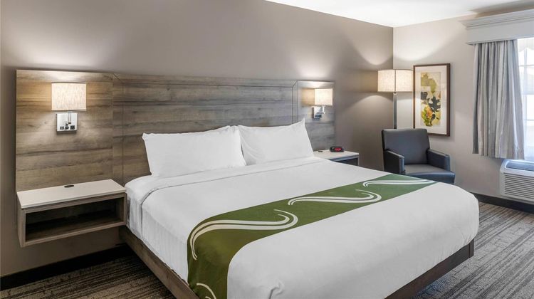 Amsterdam Inn & Suites Room