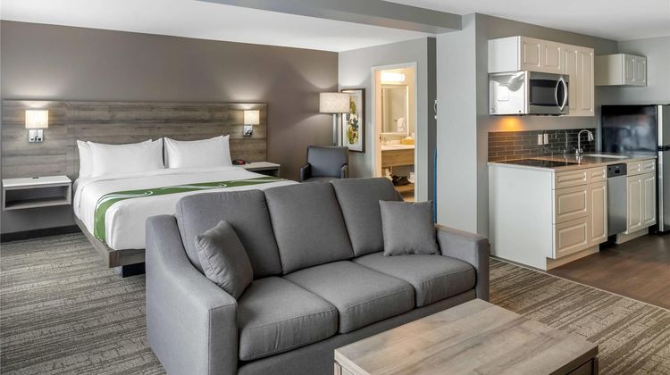 Amsterdam Inn & Suites Suite