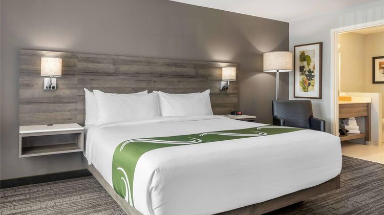 Amsterdam Inn & Suites Room