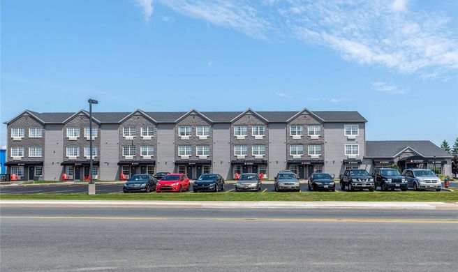 Amsterdam Inn & Suites Exterior