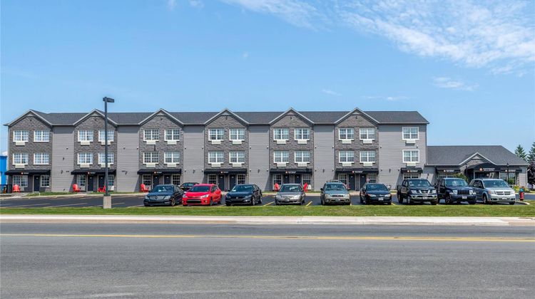 Amsterdam Inn & Suites Exterior