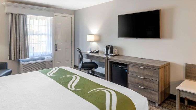 Amsterdam Inn & Suites Room