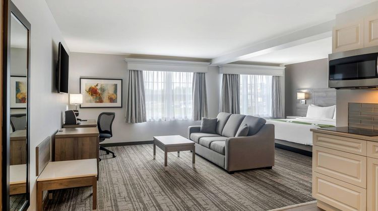 Amsterdam Inn & Suites Suite