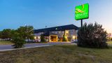 Quality Inn & Suites Yorkton Exterior