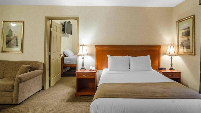 <b>Quality Inn & Suites, Grand Prairie Room</b>. Images powered by <a href="https://iceportal.shijigroup.com/" title="IcePortal" target="_blank">IcePortal</a>.