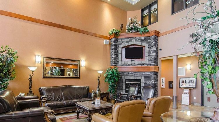 Quality Inn & Suites, Grand Prairie Lobby