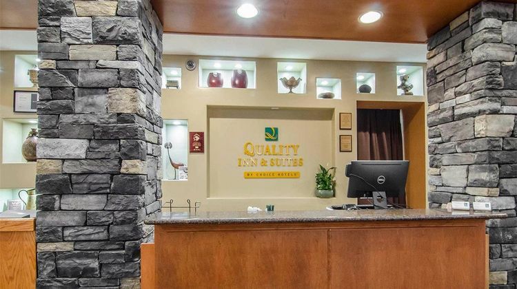 Quality Inn & Suites, Grand Prairie Lobby