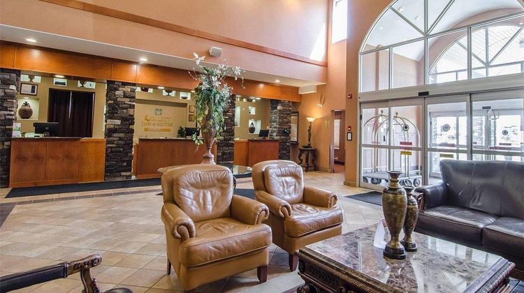 Quality Inn & Suites, Grand Prairie Lobby