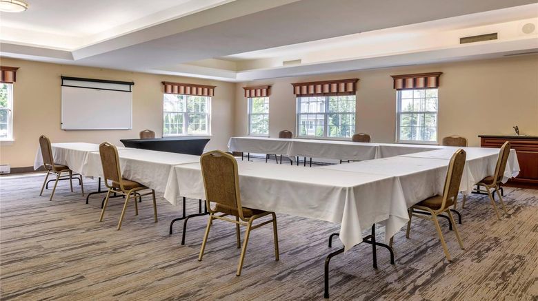 <b>Quality Inn and Suites Quispamsis Meeting</b>. Images powered by <a href="https://iceportal.shijigroup.com/" title="IcePortal" target="_blank">IcePortal</a>.