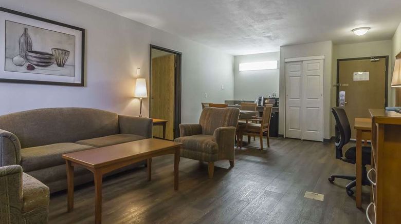 <b>Quality Inn & Suites Saskatoon Room</b>. Images powered by <a href="https://iceportal.shijigroup.com/" title="IcePortal" target="_blank">IcePortal</a>.