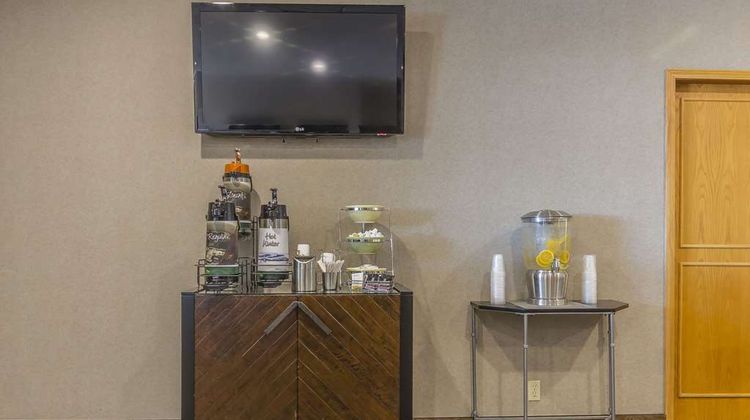 Quality Inn & Suites Saskatoon Lobby