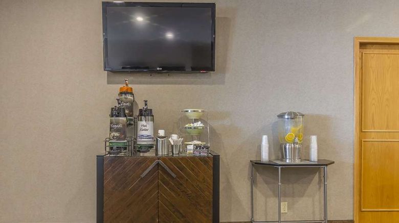 <b>Quality Inn & Suites Saskatoon Lobby</b>. Images powered by <a href="https://iceportal.shijigroup.com/" title="IcePortal" target="_blank">IcePortal</a>.