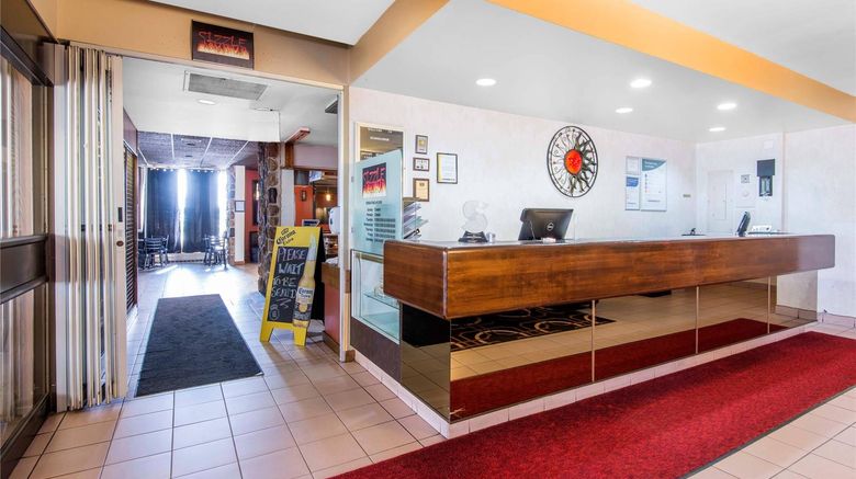 <b>Econo Lodge Sudbury Lobby</b>. Images powered by <a href="https://iceportal.shijigroup.com/" title="IcePortal" target="_blank">IcePortal</a>.