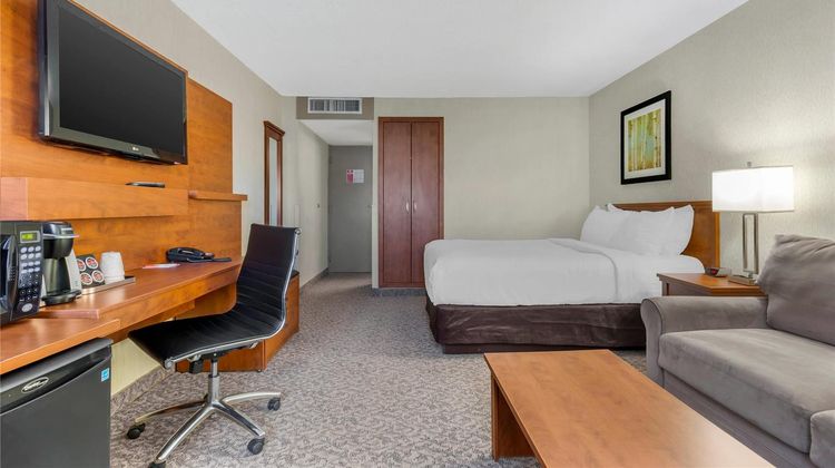 Clarion Hotel and Suites Brandon Room