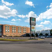 Clarion Hotel and Suites Brandon