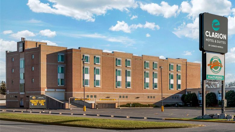 <b>Clarion Hotel and Suites Brandon Exterior</b>. Images powered by <a href="https://iceportal.shijigroup.com/" title="IcePortal" target="_blank">IcePortal</a>.