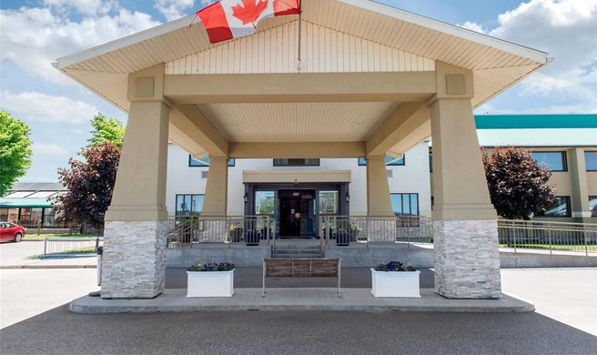 Quality Inn & Conference Centre Exterior