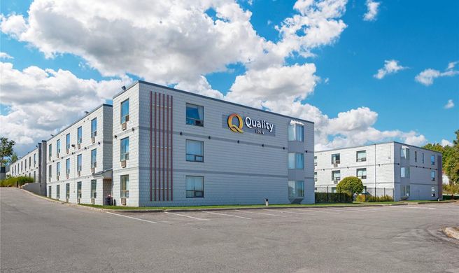 Quality Inn & Conference Centre Exterior