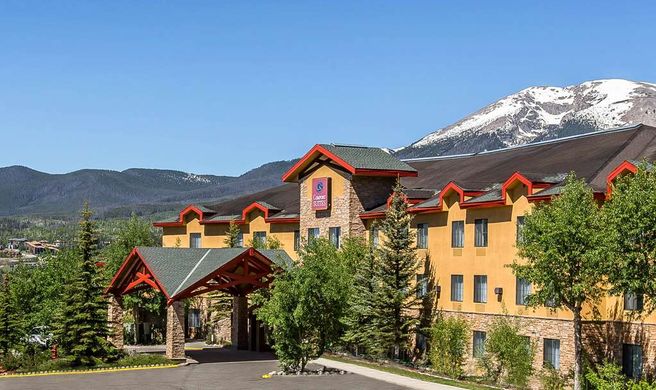 Comfort Suites Summit County Exterior