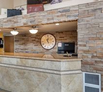 Econo Lodge North Academy Lobby
