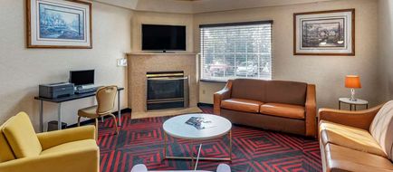Econo Lodge North Academy Lobby
