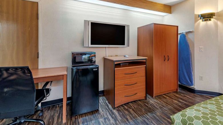 <b>Econo Lodge North Academy Room</b>. Images powered by <a href="https://iceportal.shijigroup.com/" title="IcePortal" target="_blank">IcePortal</a>.