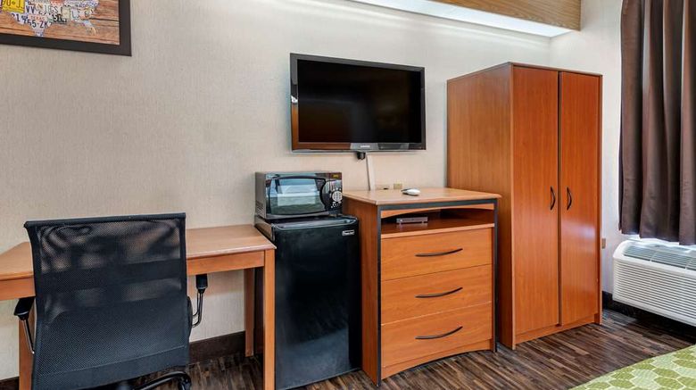 <b>Econo Lodge North Academy Room</b>. Images powered by <a href="https://iceportal.shijigroup.com/" title="IcePortal" target="_blank">IcePortal</a>.