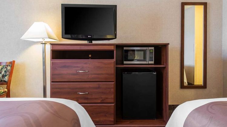 Quality Inn Burlington Room