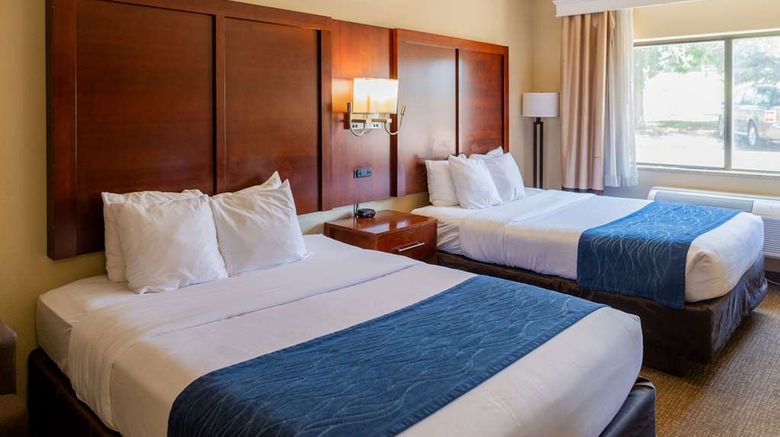 <b>Comfort Inn North Room</b>. Images powered by <a href="https://iceportal.shijigroup.com/" title="IcePortal" target="_blank">IcePortal</a>.