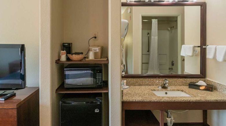 <b>Comfort Inn North Room</b>. Images powered by <a href="https://iceportal.shijigroup.com/" title="IcePortal" target="_blank">IcePortal</a>.