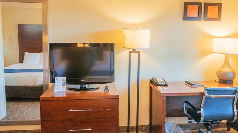 <b>Comfort Inn North Room</b>. Images powered by <a href="https://iceportal.shijigroup.com/" title="IcePortal" target="_blank">IcePortal</a>.