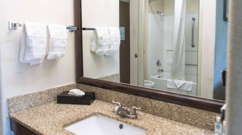 <b>Comfort Inn North Room</b>. Images powered by <a href="https://iceportal.shijigroup.com/" title="IcePortal" target="_blank">IcePortal</a>.