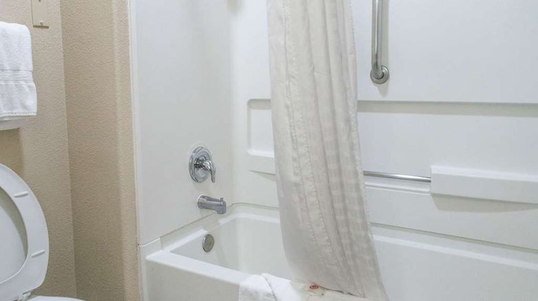 <b>Comfort Inn North Room</b>. Images powered by <a href="https://iceportal.shijigroup.com/" title="IcePortal" target="_blank">IcePortal</a>.