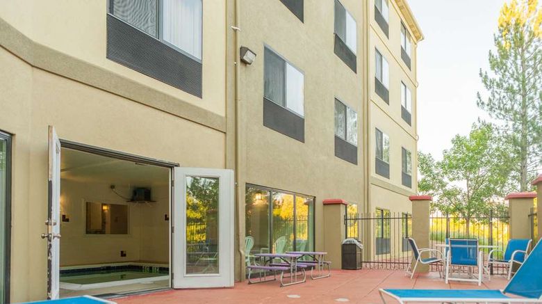 <b>Comfort Inn North Pool</b>. Images powered by <a href="https://iceportal.shijigroup.com/" title="IcePortal" target="_blank">IcePortal</a>.