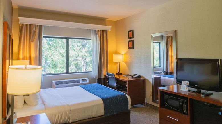 <b>Comfort Inn North Room</b>. Images powered by <a href="https://iceportal.shijigroup.com/" title="IcePortal" target="_blank">IcePortal</a>.