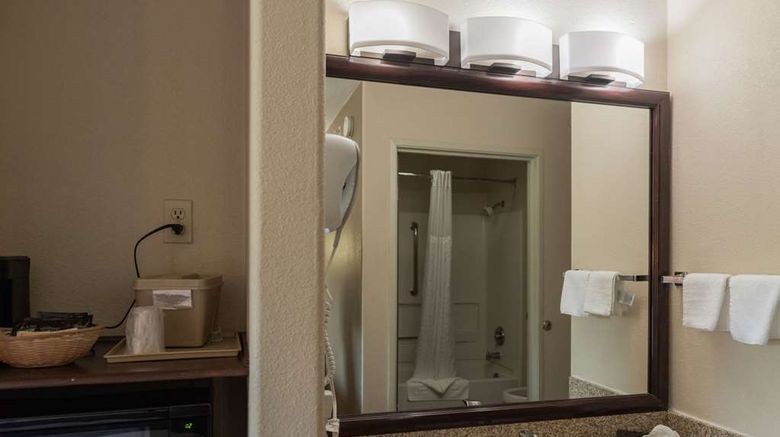 <b>Comfort Inn North Room</b>. Images powered by <a href="https://iceportal.shijigroup.com/" title="IcePortal" target="_blank">IcePortal</a>.