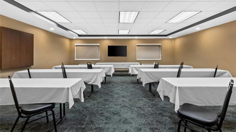 <b>Comfort Suites Denver Tech Center Meeting</b>. Images powered by <a href="https://iceportal.shijigroup.com/" title="IcePortal" target="_blank">IcePortal</a>.