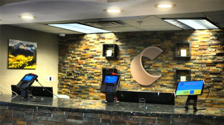 <b>Comfort Suites Denver Tech Center Lobby</b>. Images powered by <a href="https://iceportal.shijigroup.com/" title="IcePortal" target="_blank">IcePortal</a>.