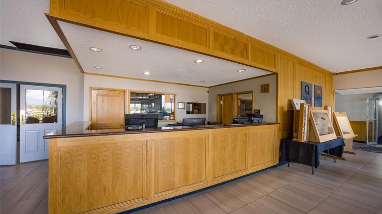 Quality Inn & Suites Lobby