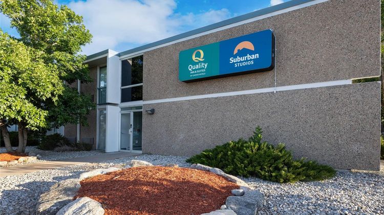 Quality Inn & Suites Exterior