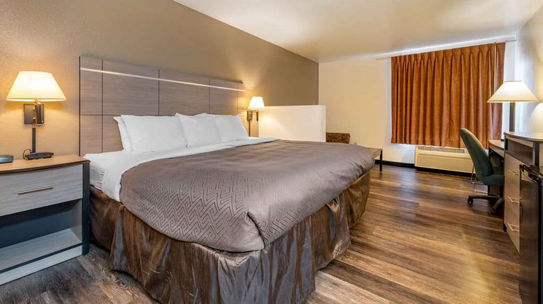 <b>Econo Lodge Pueblo North Room</b>. Images powered by <a href="https://iceportal.shijigroup.com/" title="IcePortal" target="_blank">IcePortal</a>.