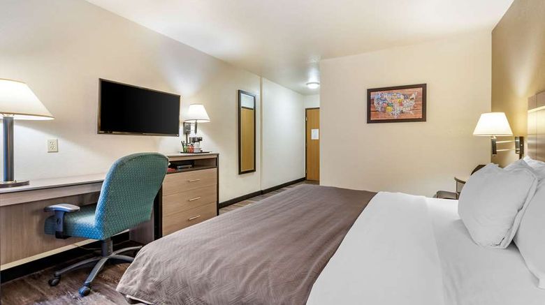 <b>Econo Lodge Pueblo North Room</b>. Images powered by <a href="https://iceportal.shijigroup.com/" title="IcePortal" target="_blank">IcePortal</a>.
