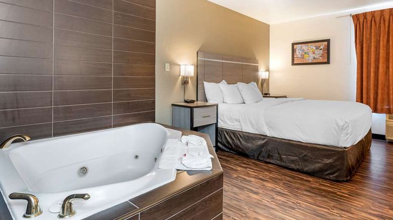 <b>Econo Lodge Pueblo North Suite</b>. Images powered by <a href="https://iceportal.shijigroup.com/" title="IcePortal" target="_blank">IcePortal</a>.