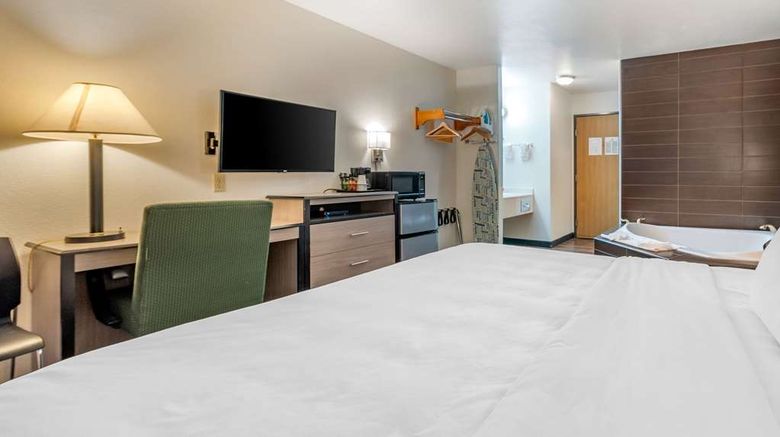 <b>Econo Lodge Pueblo North Suite</b>. Images powered by <a href="https://iceportal.shijigroup.com/" title="IcePortal" target="_blank">IcePortal</a>.