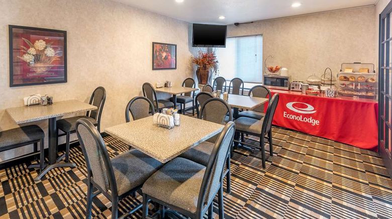 <b>Econo Lodge Pueblo North Restaurant</b>. Images powered by <a href="https://iceportal.shijigroup.com/" title="IcePortal" target="_blank">IcePortal</a>.
